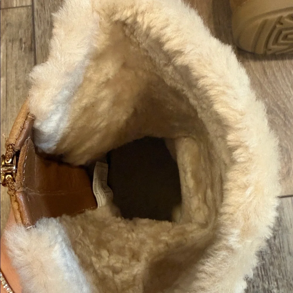 UGG Bruno Boulevard Classic Short Sheepskin Boots Size 8